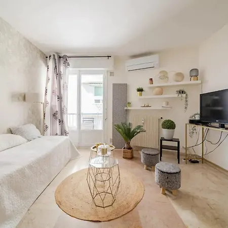 Апартаменты Au Coeur De Avec Balcon Et Parking