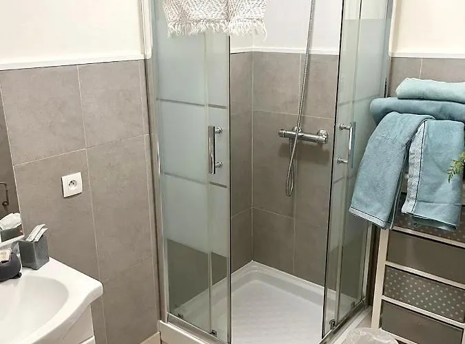 Appartement Au Coeur De Avec Balcon Et Parking