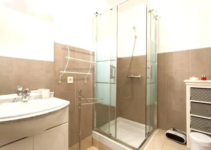 Appartement Au Coeur De Avec Balcon Et Parking